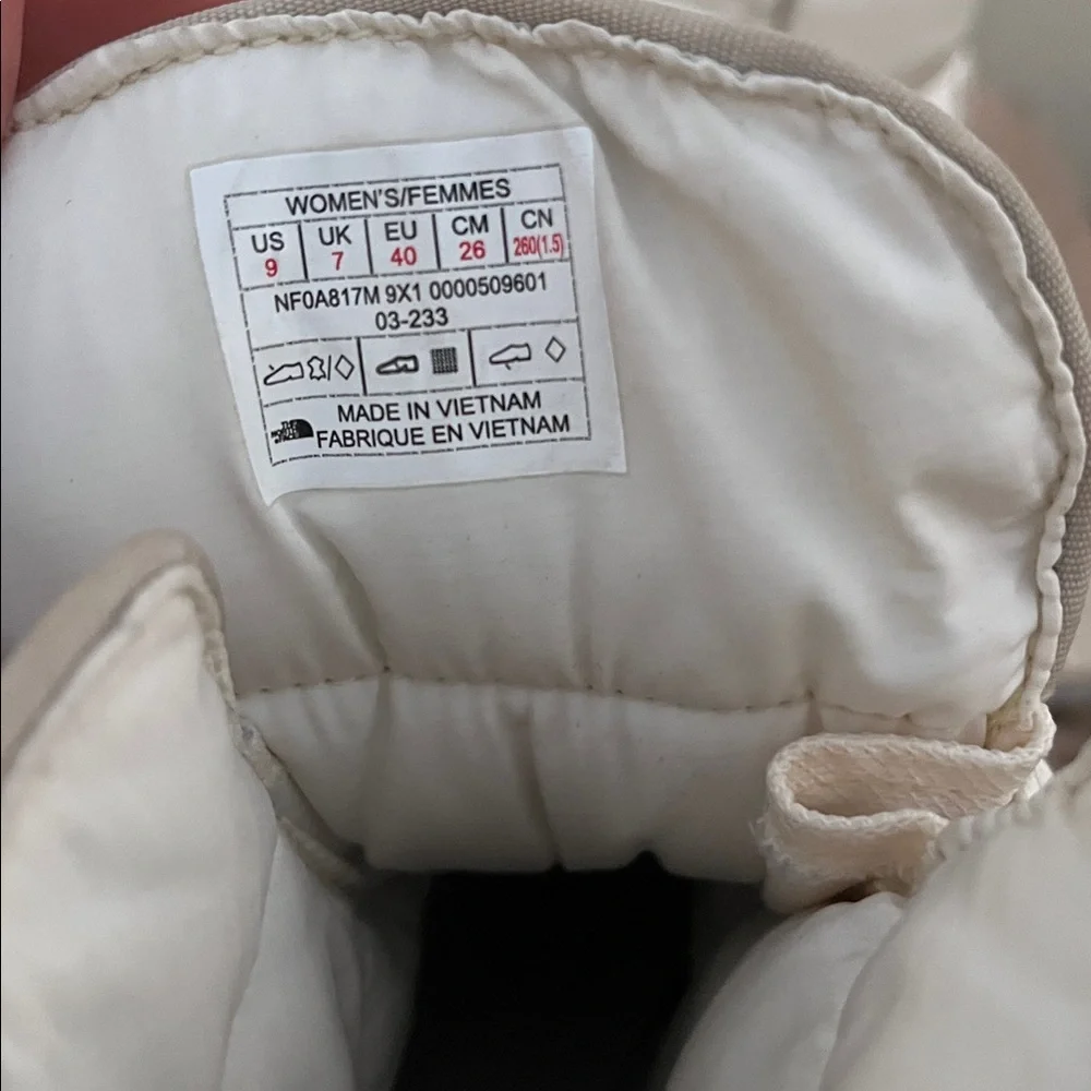The North Face Women's Halseigh Thermoball Lace Wp Boot Size 9
